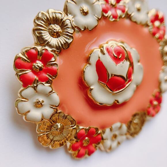 Vintage Enamel Floral Brooch Bold Dimensional Costume Pin Gold Tone - Picture 3 of 8